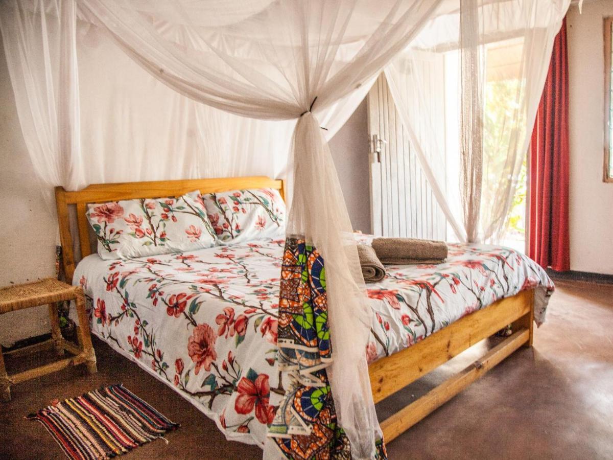 Thumbi View Lodge Cape Maclear Esterno foto